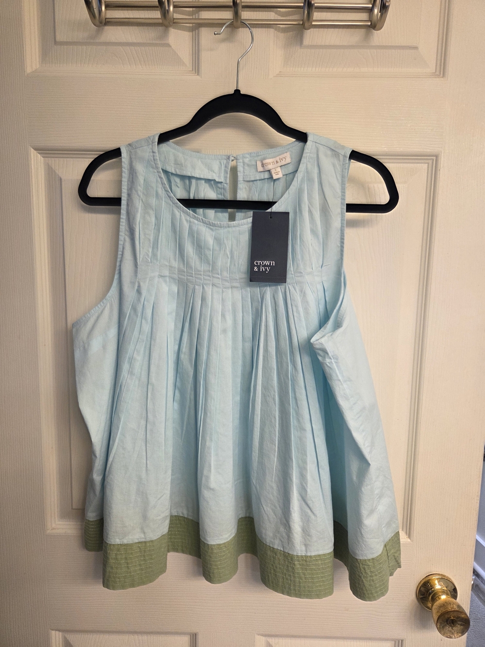 Crown & Ivy Women's Light Blue Sleeveless Top with Green Hem
